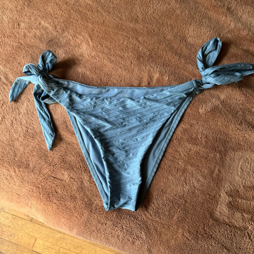 Monday swimwear Wategos bottoms size V